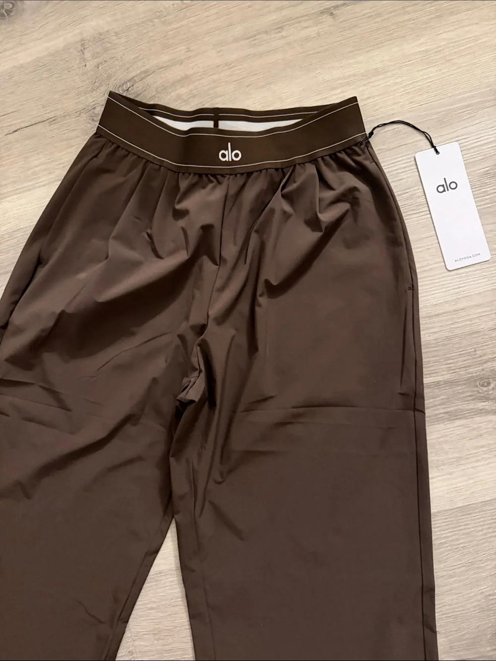 ALO Yoga Women's Wide-Leg Pull-On Pants — Dark Brown